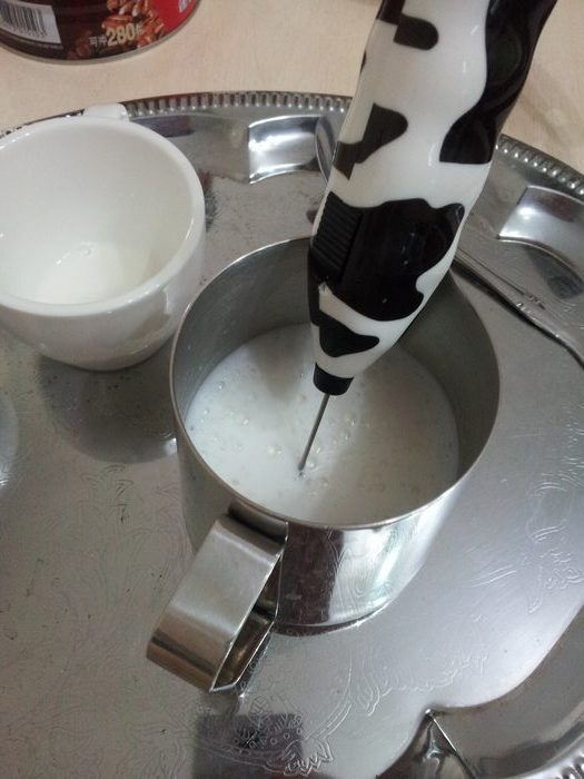 打奶泡 如何打奶泡 打奶泡的简单技巧 打奶泡的基础 教你如何打奶
