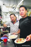 咖啡店摊位：用心做一道鸡饭