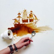 打翻的咖啡也能玩成艺术 咖啡渍作画走红网络