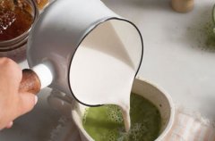3分钟学会抹茶咖啡的做法 抹茶咖啡制作方法？ 抹茶咖啡的制作过