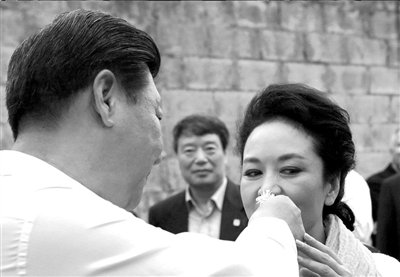 哥斯达黎加咖啡习近平走访哥斯达黎加农户摘咖啡花请彭丽媛闻花香