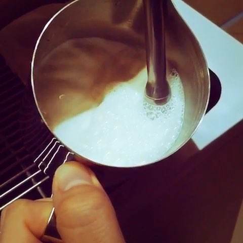 机器蒸汽管打奶泡时需要准备什么
