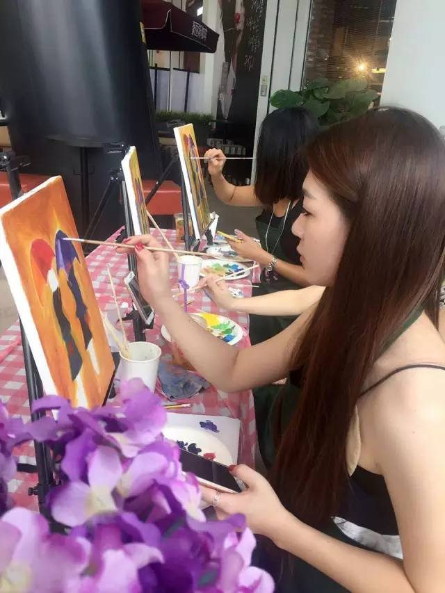 咖啡馆经营创新，休闲咖啡馆与绘画活动