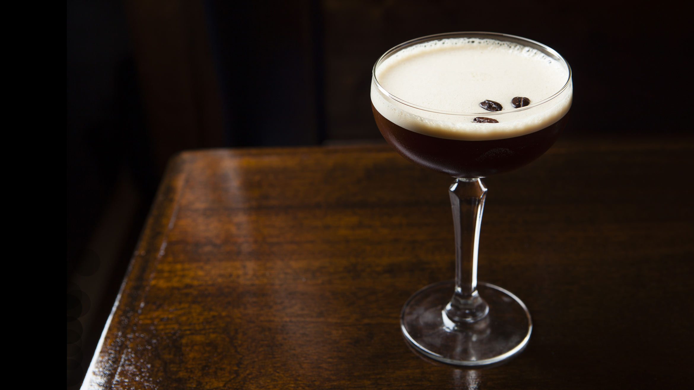 亦啡亦酒的经典咖啡鸡尾酒：浓缩咖啡马丁尼Espresso Martini