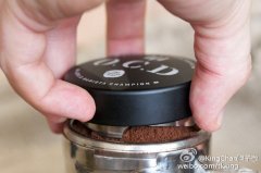制作意式浓缩咖啡有必要布粉吗？有必要使用咖啡布粉器布粉吗？