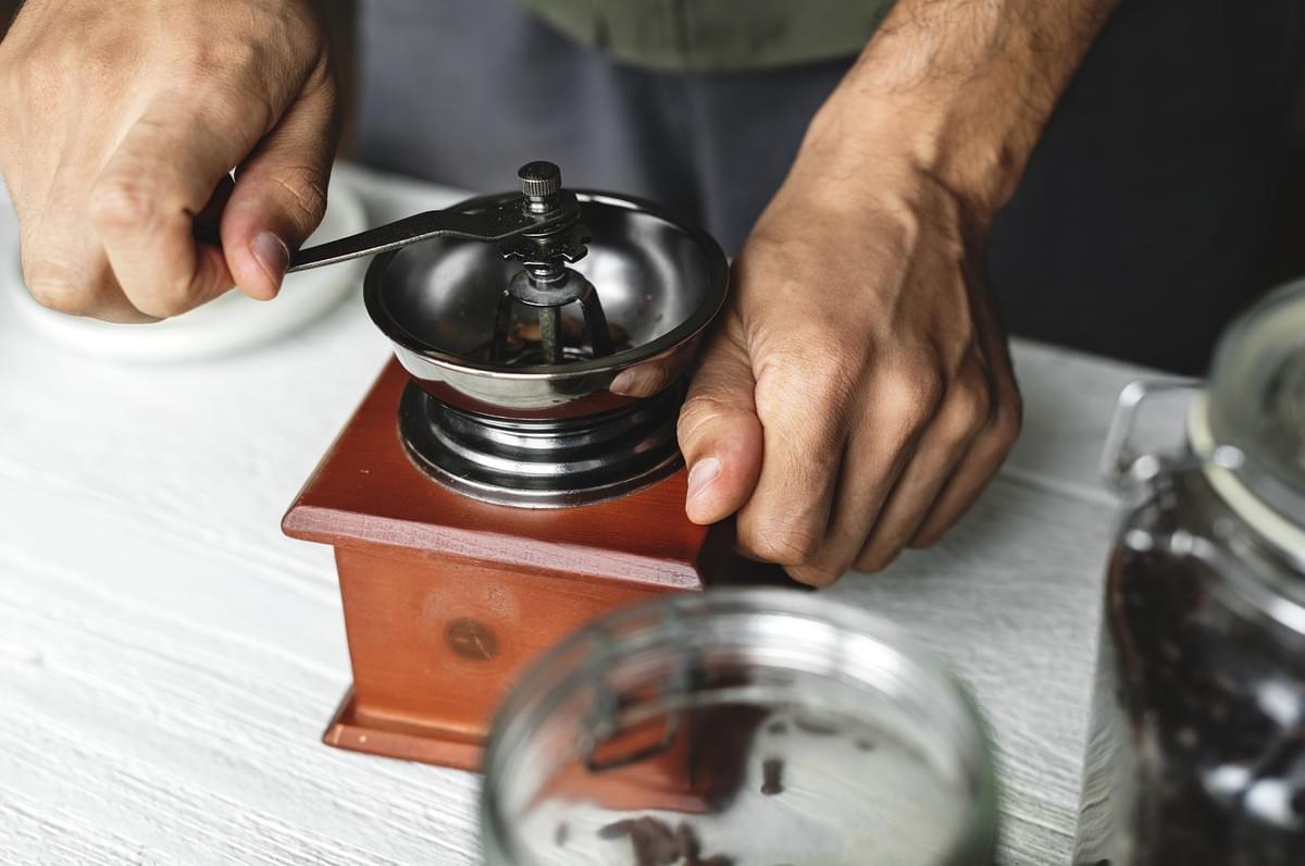选择手摇磨豆机的五个理由，手磨究竟有什么好？手磨好用吗？