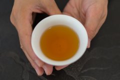 隔夜茶能不能喝？喝了对身体有什么危害？茶叶冲泡几次后不能喝？