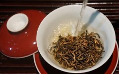泡茶叶第一遍必须要倒掉吗？为什么不建议洗茶？茶壶泡茶怎么洗茶