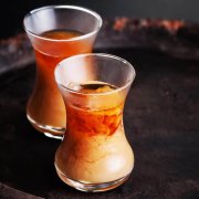 芝士奶盖用的是什么茶叶制作的？红茶制作新式茶饮配方与方法指南